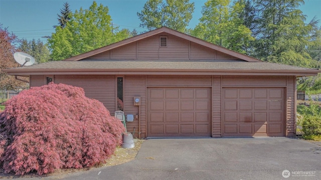 4310 Brookdale Rd E, Tacoma, WA 98446 - garage with driveway