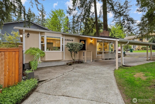 19542 6th Ave NE, Shoreline, WA 98155 - view of front of property featuring fence and a chimney