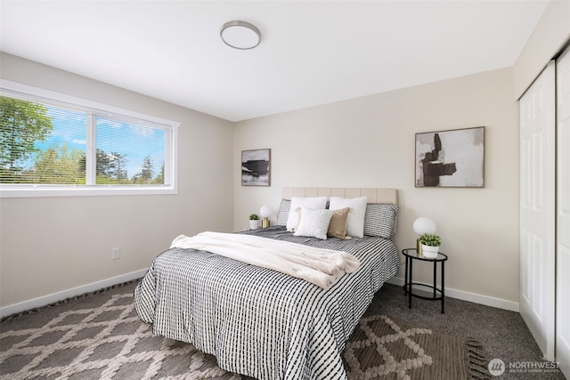 bedroom featuring a closet, baseboards, and carpet flooring