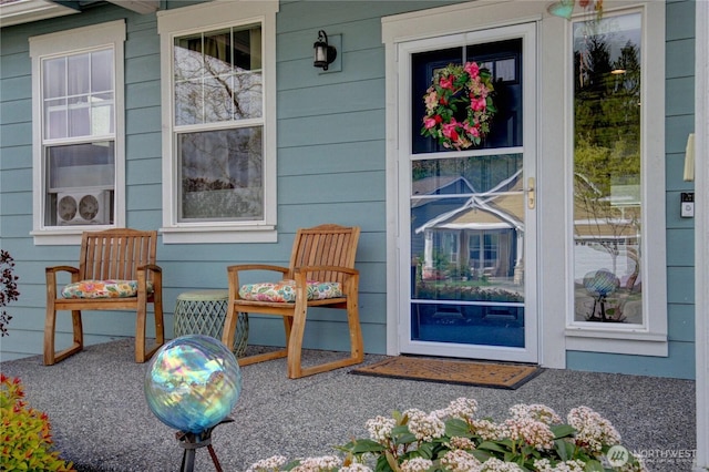 454 S 48th St, Mount Vernon, WA 98274 - doorway to property featuring a porch