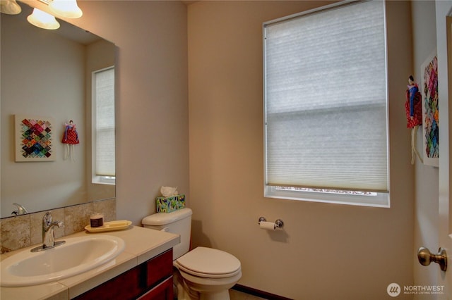 454 S 48th St, Mount Vernon, WA 98274 - bathroom with vanity and toilet