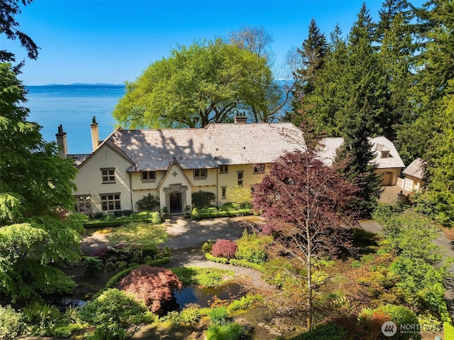bird's eye view with a water view