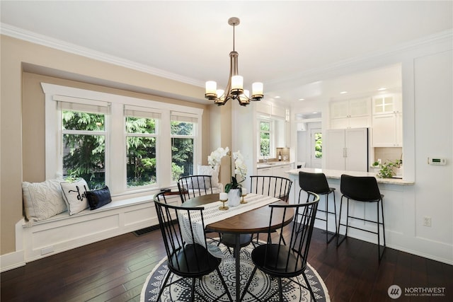 dining room featuring visible vents, ornamental molding, baseboards, dark wood-type flooring, and a notable chandelier