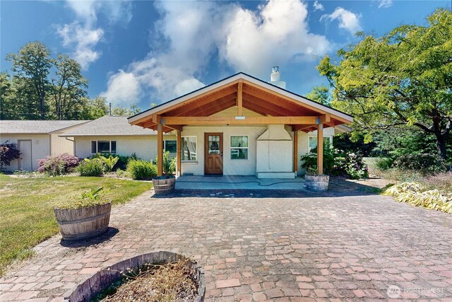 1557 Shelton Rd, Walla Walla, WA 99362 - view of front of home with covered porch and a front lawn
