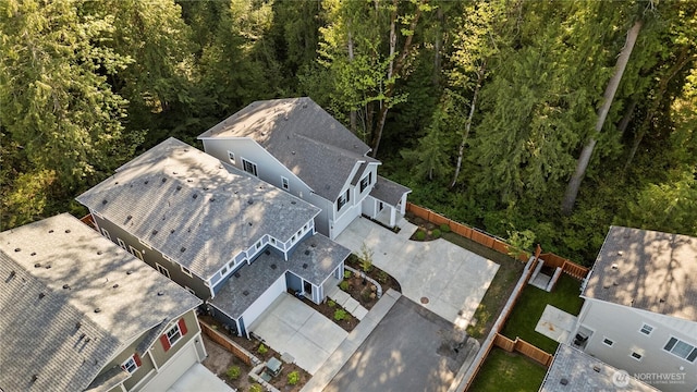 bird's eye view with a view of trees