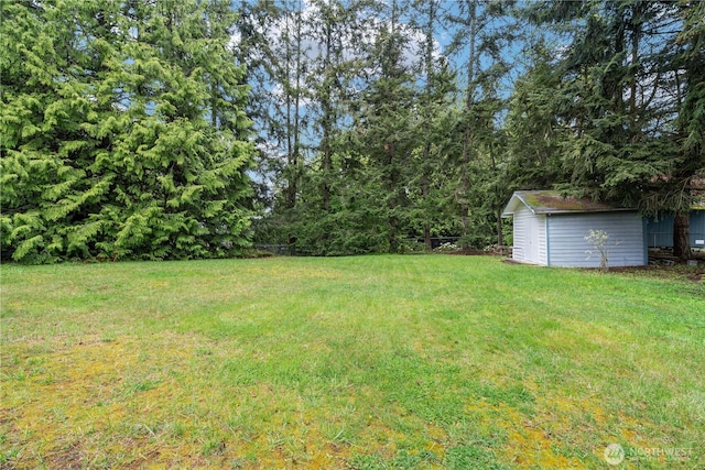 view of yard featuring a storage shed and an outdoor structure