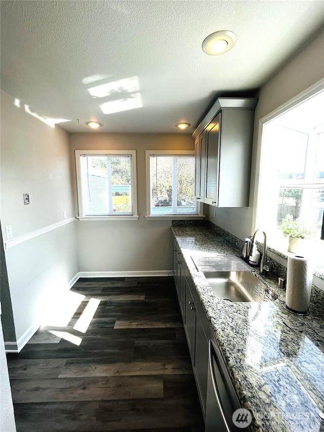 19573 2nd Ave NE, Poulsbo, WA 98366 - kitchen featuring a sink, baseboards, dark wood finished floors, dishwasher, and a textured ceiling
