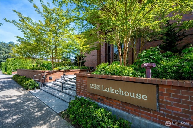 2320 43rd Ave E Unit 15A, Seattle, WA 98112 - view of community sign