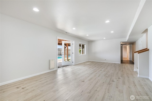 5208 Tumac Dr, Yakima, WA 98901 - unfurnished living room featuring recessed lighting, baseboards, visible vents, and light wood-type flooring