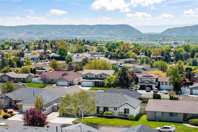 5208 Tumac Dr, Yakima, WA 98901 - bird's eye view featuring a mountain view and a residential view