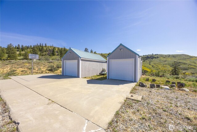 view of detached garage