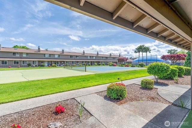 view of property's community featuring a lawn and a residential view