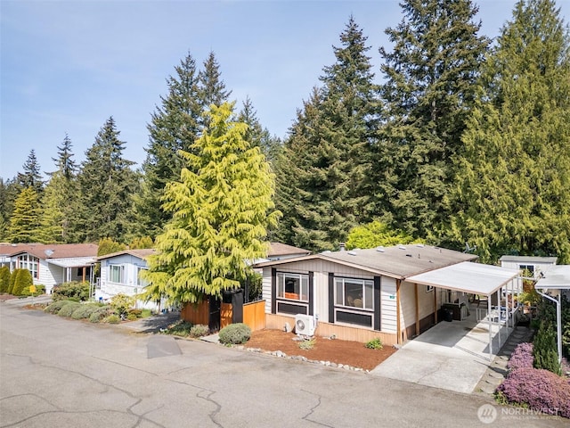 view of front of house featuring driveway and a carport