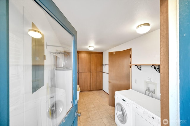 1409 Fossil Ln, Oak Harbor, WA 98277 - clothes washing area featuring laundry area, washer and clothes dryer, and water heater