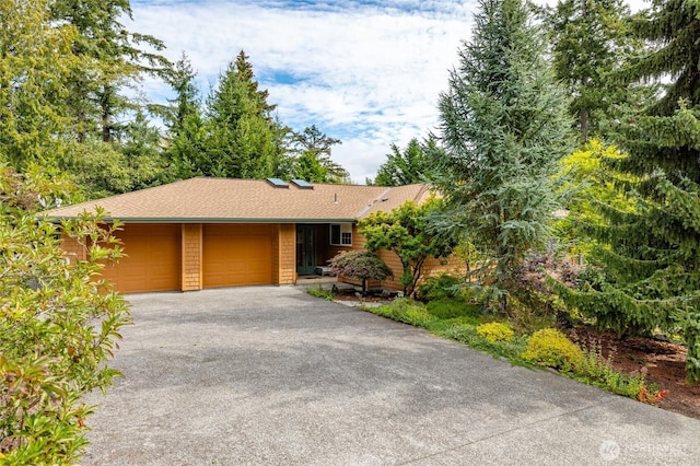 313 Willapa Pl, La Conner, WA 98257 - ranch-style house featuring a garage and driveway