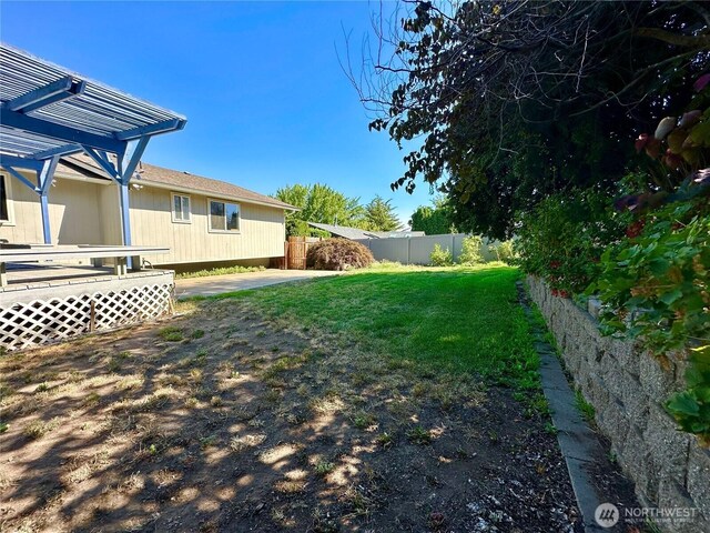 view of yard featuring a fenced backyard