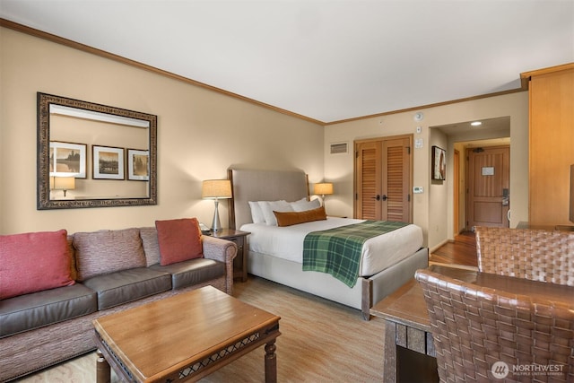3600 Suncadia Trl Unit 3020, Cle Elum, WA 98922 - bedroom featuring crown molding, recessed lighting, light wood finished floors, and visible vents