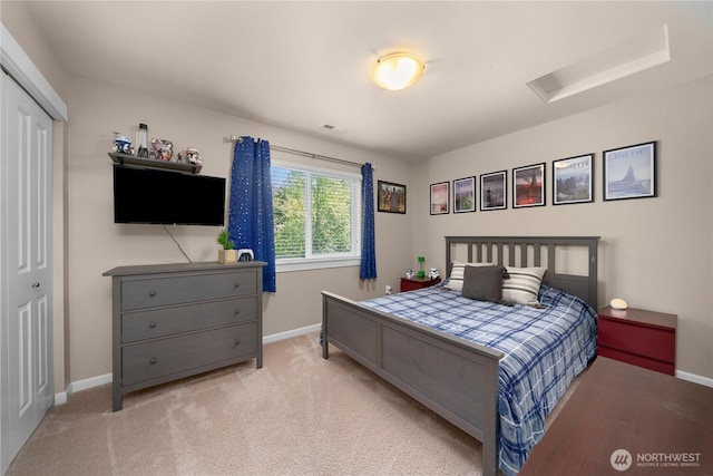 bedroom featuring baseboards, a closet, and carpet