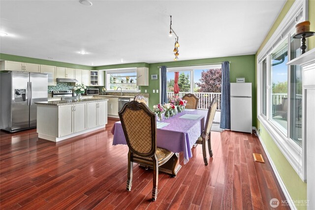 431 12th Pl N, Edmonds, WA 98020 - dining space featuring dark wood finished floors and baseboards