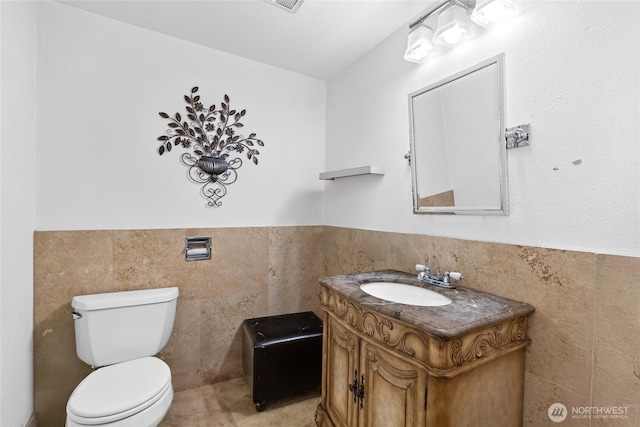 431 12th Pl N, Edmonds, WA 98020 - bathroom featuring tile walls, toilet, vanity, and wainscoting