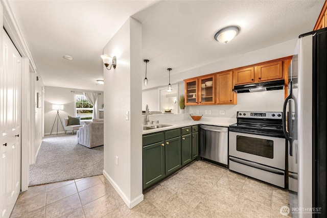 kitchen featuring green cabinetry, appliances with stainless steel finishes, a sink, open floor plan, and under cabinet range hood