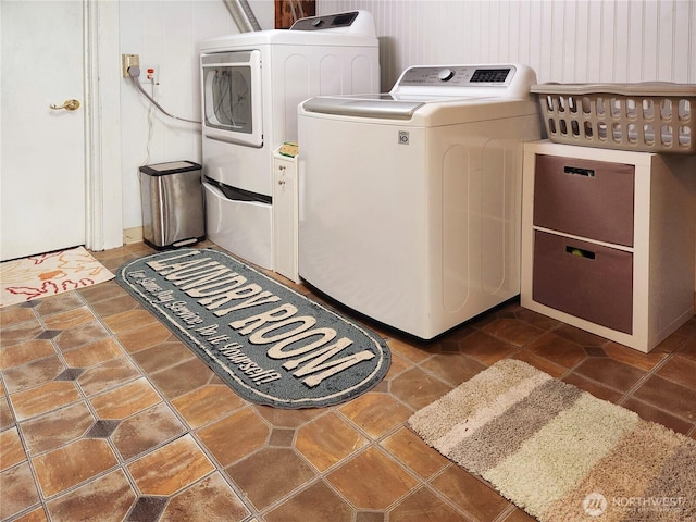 11515 7th Ave NE, Seattle, WA 98125 - laundry area featuring laundry area, washer and clothes dryer, and dark tile patterned flooring