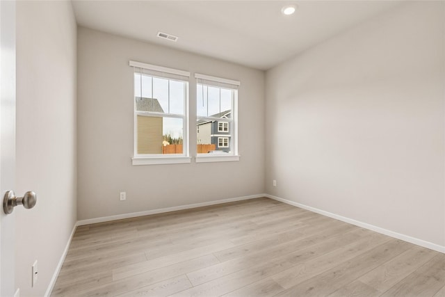 unfurnished room featuring visible vents, recessed lighting, light wood-style floors, and baseboards