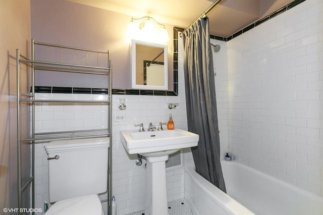 full bath featuring tile walls, shower / bath combo with shower curtain, and toilet