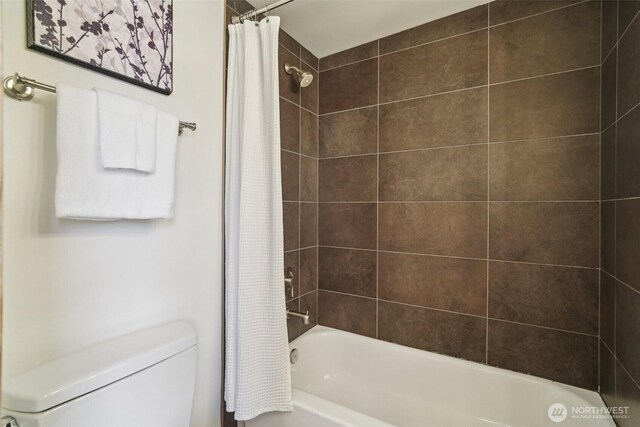 full bathroom featuring toilet and shower / tub combo