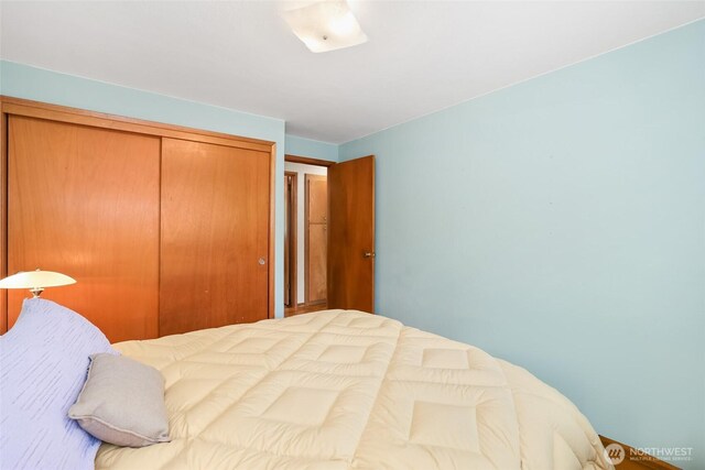 bedroom with a closet