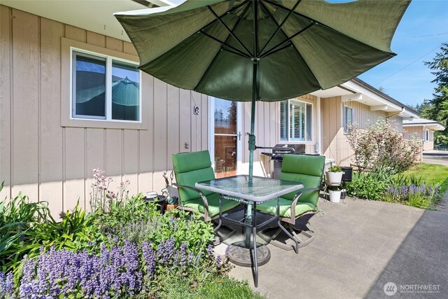 view of patio featuring outdoor dining area