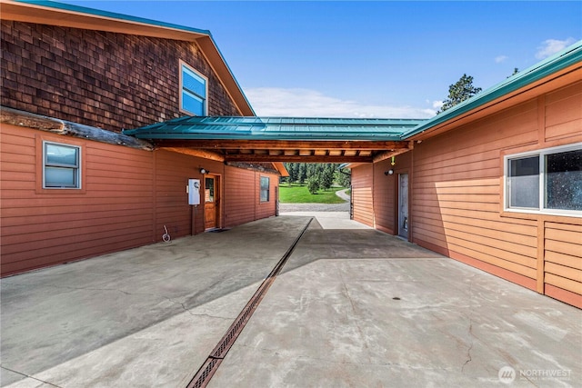 garage featuring concrete driveway