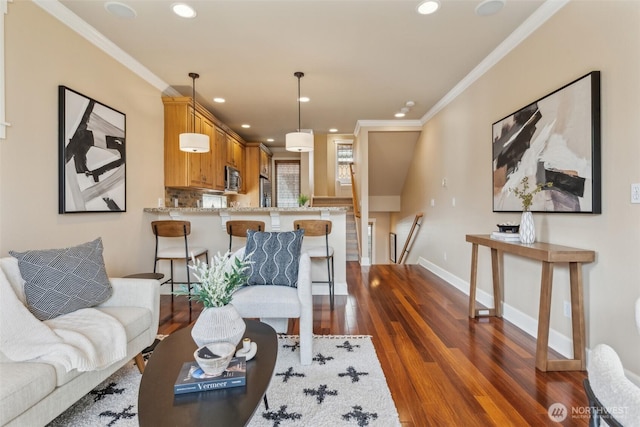living area with recessed lighting, baseboards, ornamental molding, and dark wood-type flooring