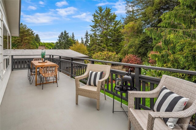 balcony featuring outdoor dining space