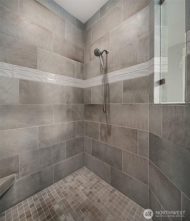 full bath with tiled shower