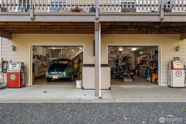 81 N Fawn Dr, Hoodsport, WA 98548 - garage featuring gravel driveway