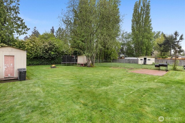 30573 5th Ave SW, Federal Way, WA 98023 - view of yard featuring a fenced backyard, a storage shed, a trampoline, and an outbuilding