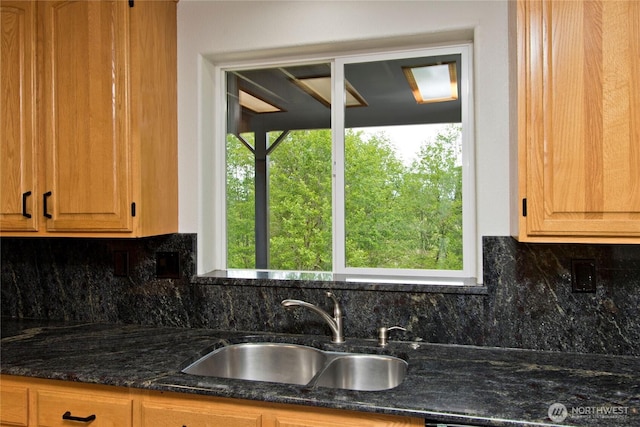 511 104th Ln SE, Olympia, WA 98501 - kitchen featuring a sink and backsplash