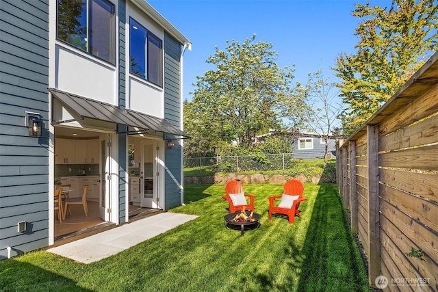 view of yard featuring a fenced backyard and an outdoor fire pit