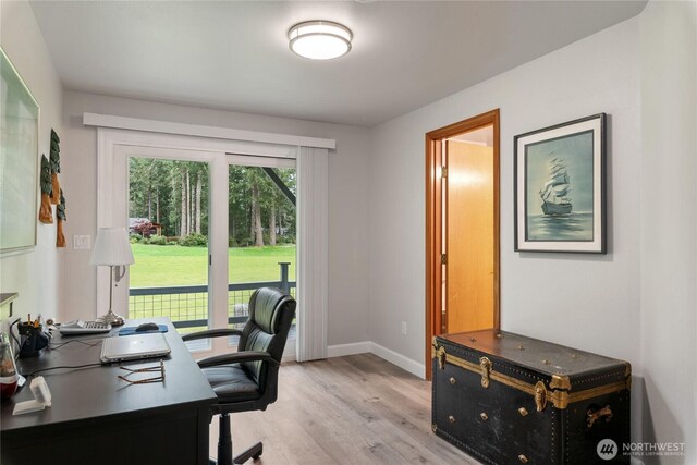 office with baseboards and light wood-style flooring