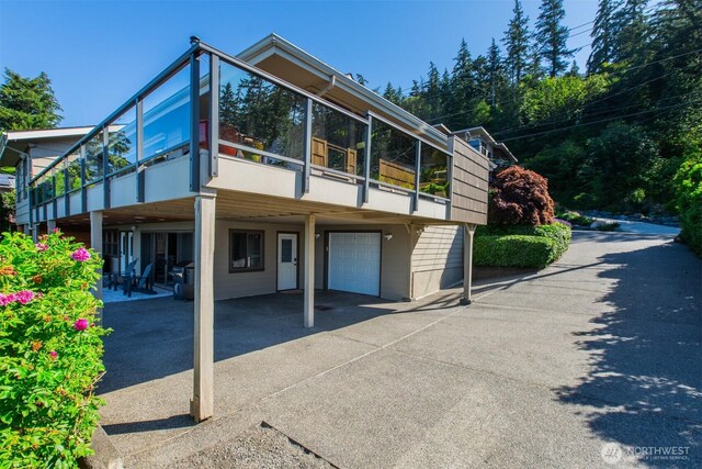 view of front of house with an attached garage and concrete driveway