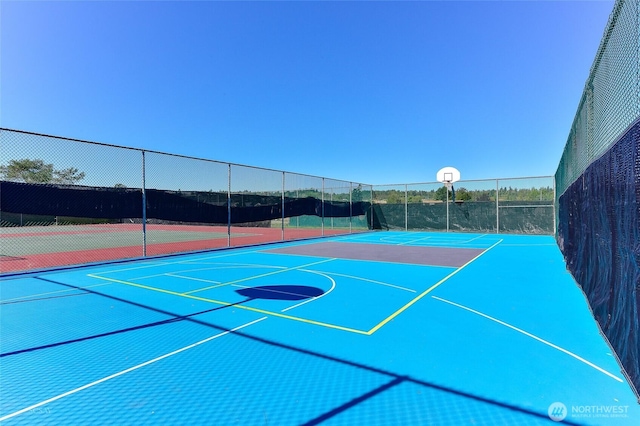 8012 Chinook Way, Blaine, WA 98230 - view of sport court with community basketball court and fence