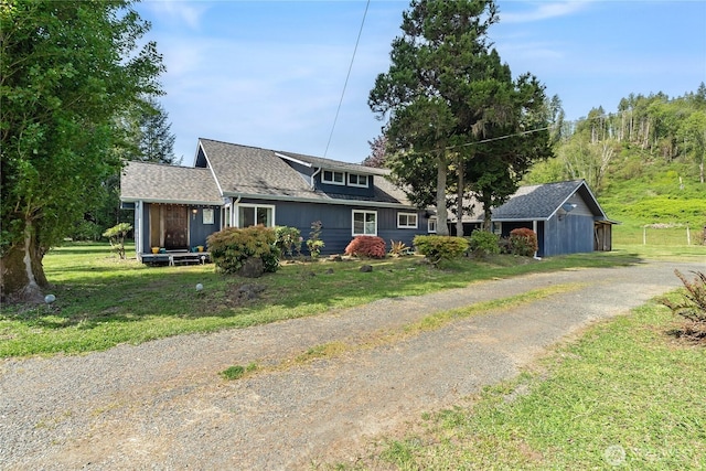 view of front of house featuring a front yard
