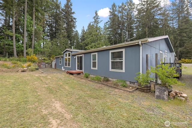 884 Cherub Pl E, Port Orchard, WA 98366 - back of property featuring a yard, a deck, and view of wooded area