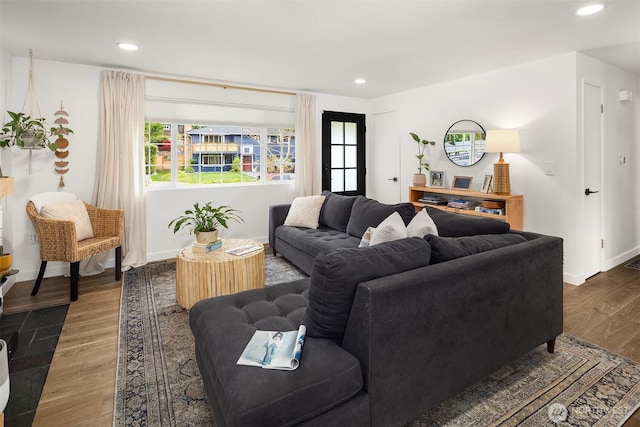 living room with recessed lighting, baseboards, and wood finished floors