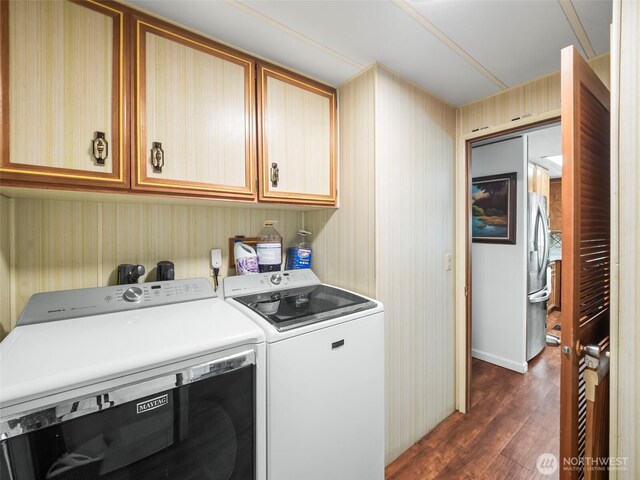 clothes washing area with baseboards, cabinet space, dark wood-style flooring, and independent washer and dryer