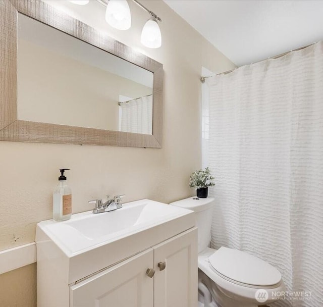 3507 222nd St SW, Mountlake Terrace, WA 98043 - full bath featuring toilet, vanity, and a shower with curtain
