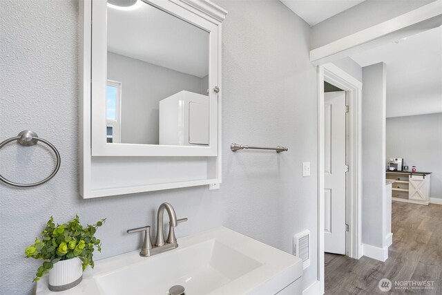 245 Stowell Rd, Salkum, WA 98570 - bathroom with baseboards, visible vents, a sink, and wood finished floors