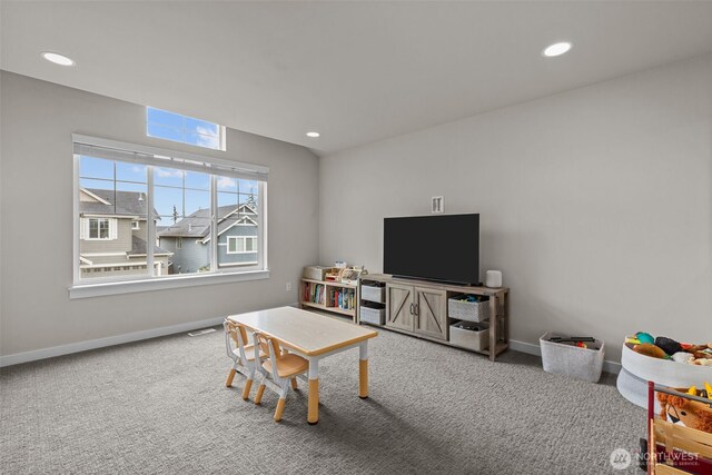 living area featuring baseboards, carpet flooring, and recessed lighting