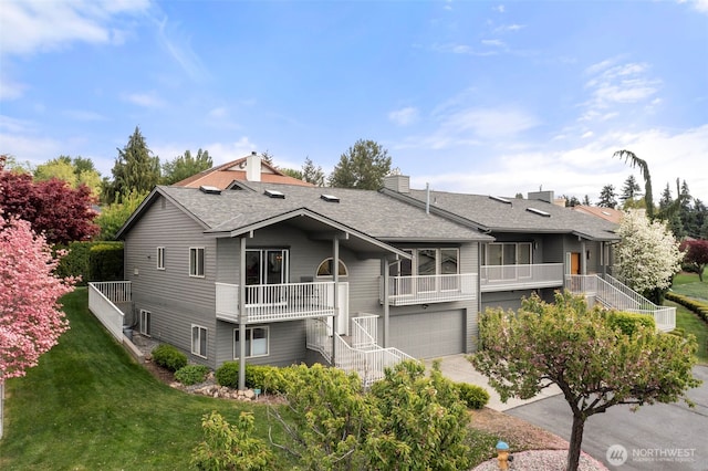 351 19th St NE Unit 10, East Wenatchee, WA 98802 - split foyer home with a shingled roof, an attached garage, stairway, a front yard, and a chimney